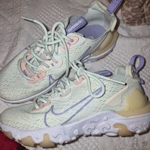 Nike NSW React Vision Sneakers